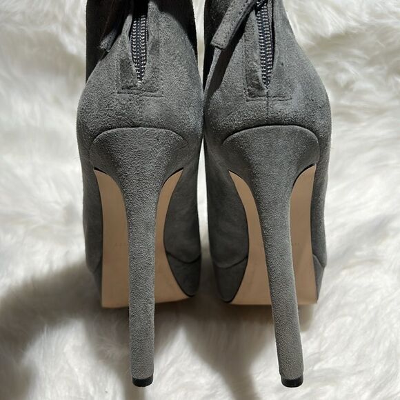 Nine West Grey Suede Vamp Peep Toe Booties Size 8.5.  B83 - Picture 7 of 9